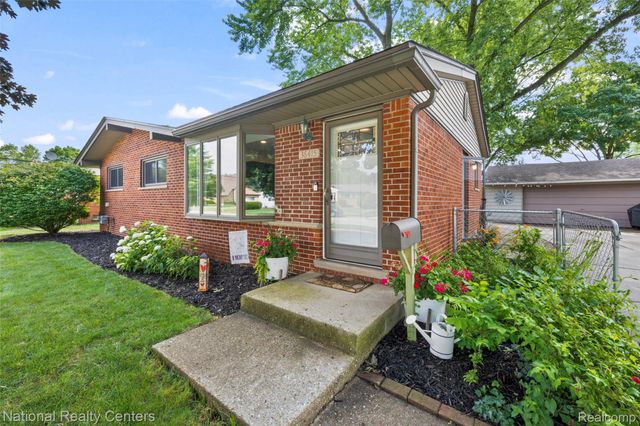 36415 Dowling Street, Livonia, MI 48150