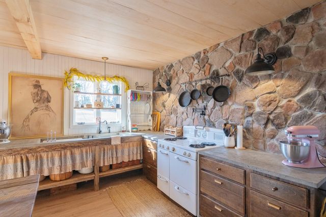 3080 BIBLE HILL RD, Parsons, TN 38363