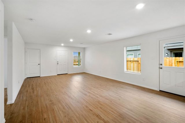 104 Pine Bend Court, Magnolia, TX 77354