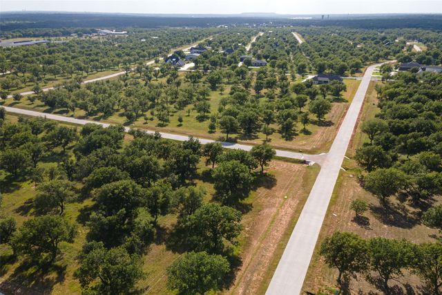 2200 E Landings S, Granbury, TX 76049