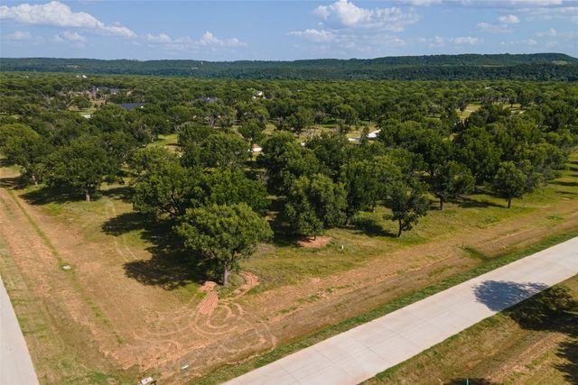 2200 E Landings S, Granbury, TX 76049