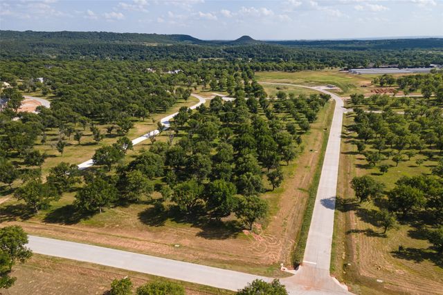 2200 E Landings S, Granbury, TX 76049