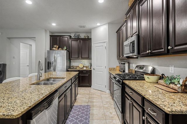 4926 SOUTHERN VALLEY LOOP, Brooksville, FL 34601