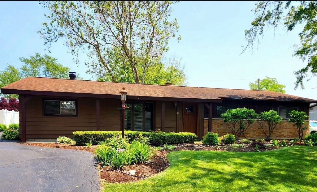 7713 Brookhaven Avenue, Darien, IL 60561