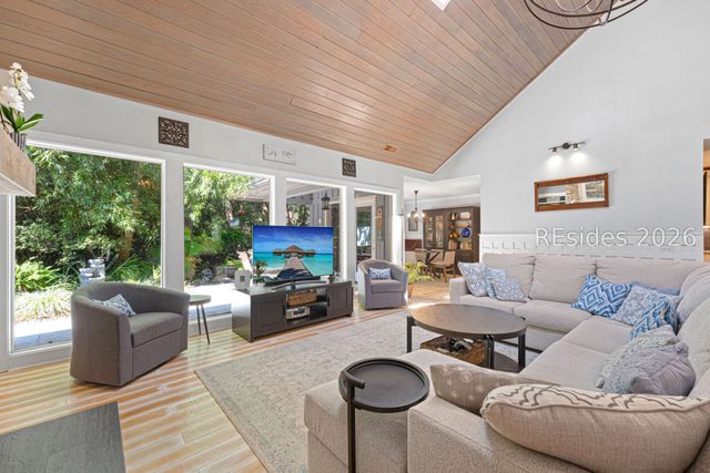53 Lawton Rd, Hilton Head Island, SC 29928