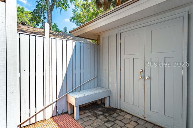 53 Lawton Rd, Hilton Head Island, SC 29928