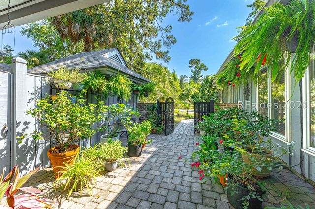 53 Lawton Rd, Hilton Head Island, SC 29928