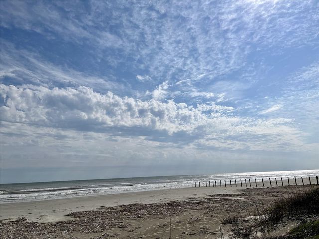 14426 Spyglass Circle, Galveston, TX 77554