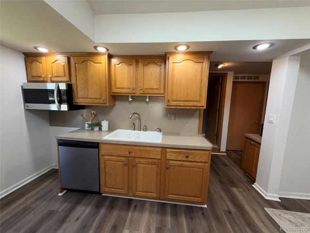 23211 Glenbrook Street, St. Clair Shores, MI 48082