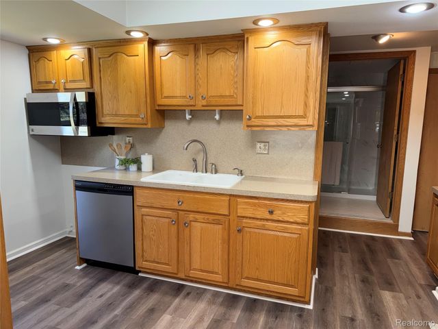23211 Glenbrook Street, St. Clair Shores, MI 48082