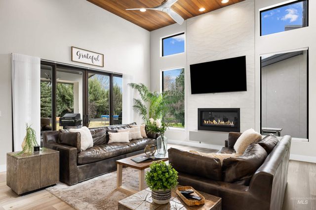 3672 W Red Jade Ct, Meridian, ID 83646