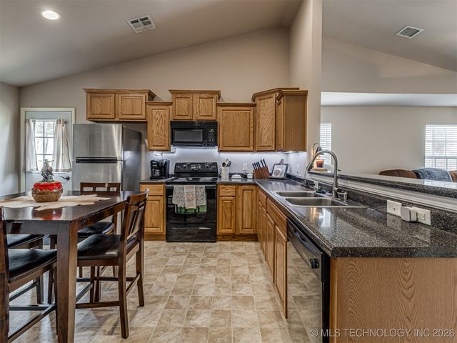 19 E Fairlane Court, Sapulpa, OK 74066