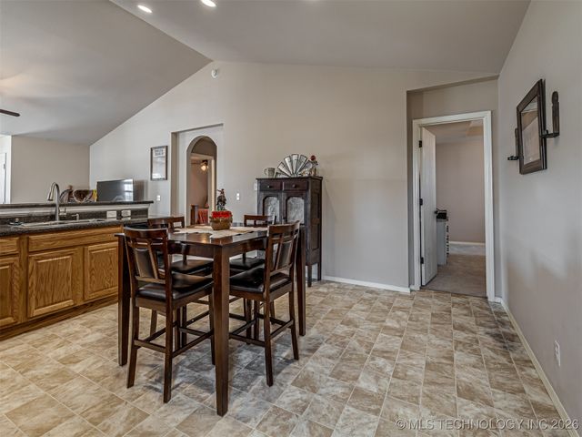 19 E Fairlane Court, Sapulpa, OK 74066