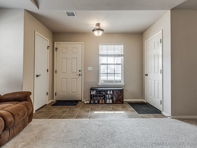 19 E Fairlane Court, Sapulpa, OK 74066