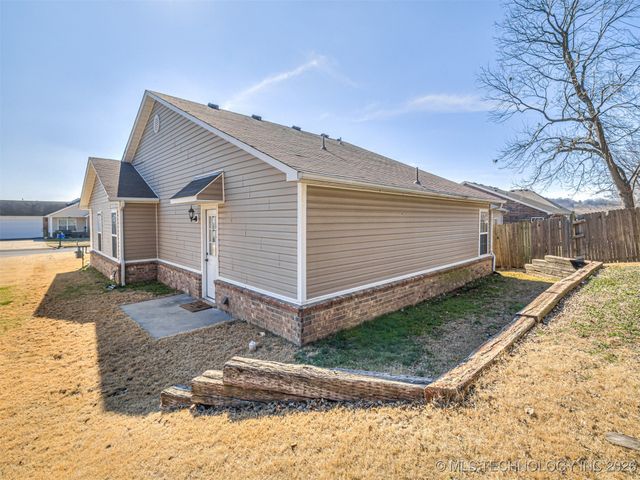 19 E Fairlane Court, Sapulpa, OK 74066