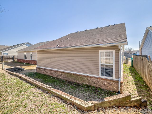 19 E Fairlane Court, Sapulpa, OK 74066