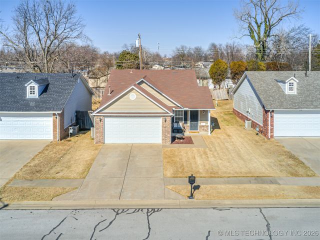 19 E Fairlane Court, Sapulpa, OK 74066