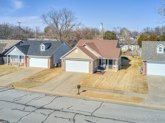 19 E Fairlane Court, Sapulpa, OK 74066