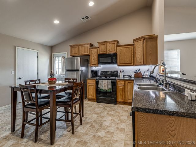 19 E Fairlane Court, Sapulpa, OK 74066