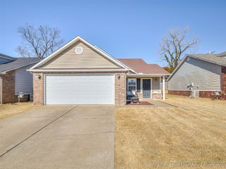 19 E Fairlane Court, Sapulpa, OK 74066