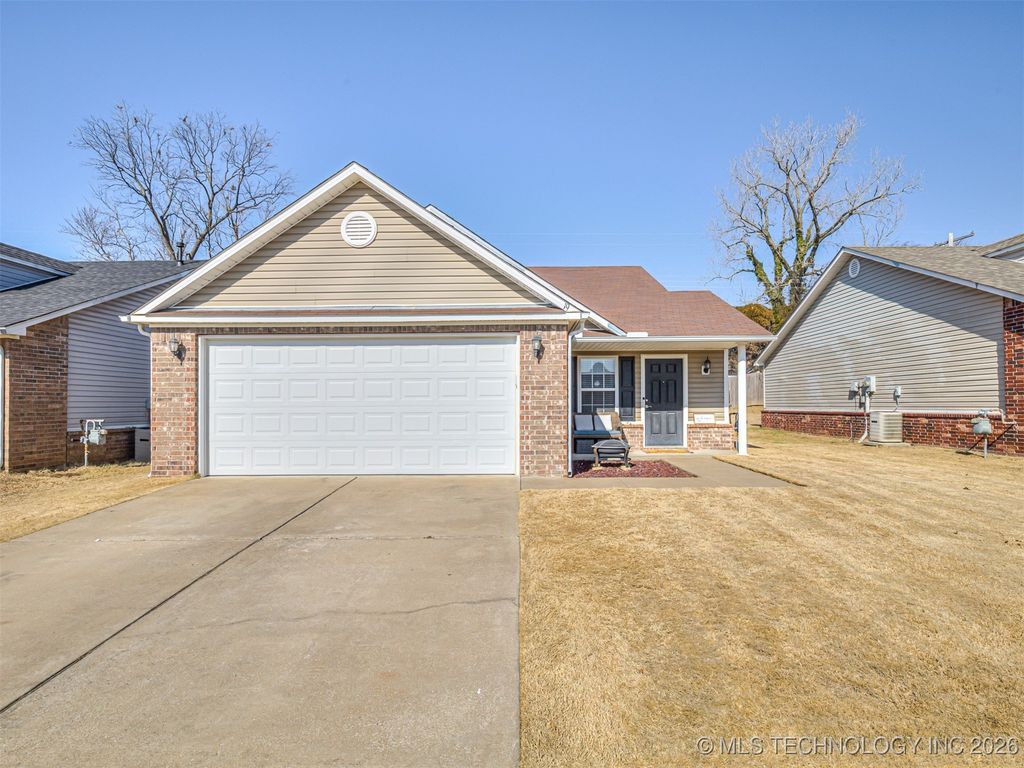 19 E Fairlane Court, Sapulpa, OK 74066