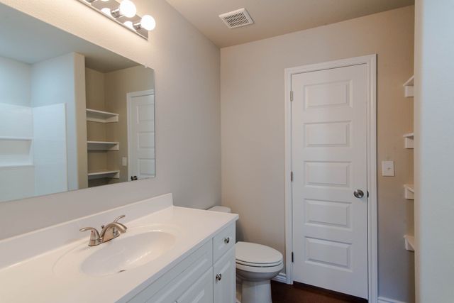 1014 Pine Street, Bonham, TX 75418