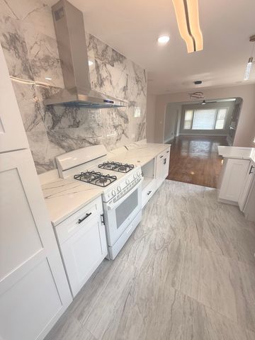 8926 S Paxton Avenue, Chicago, IL 60617