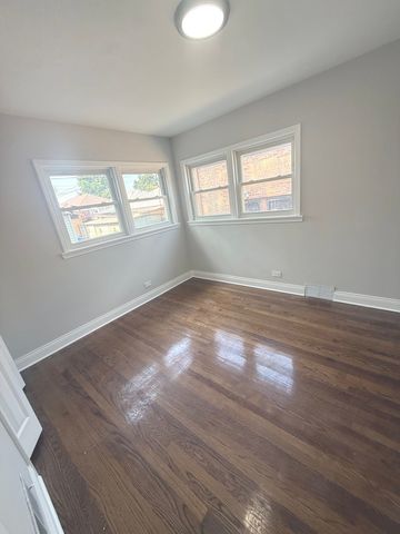 8926 S Paxton Avenue, Chicago, IL 60617
