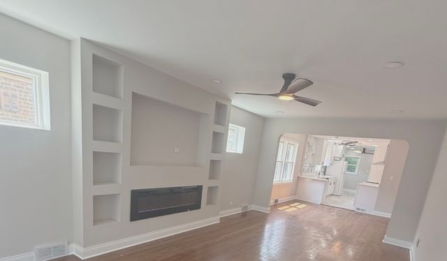 8926 S Paxton Avenue, Chicago, IL 60617