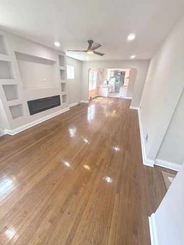 8926 S Paxton Avenue, Chicago, IL 60617