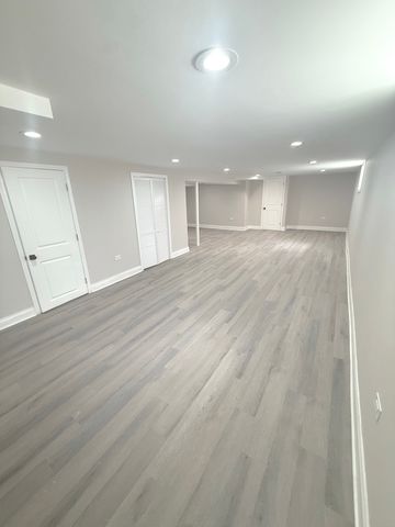 8926 S Paxton Avenue, Chicago, IL 60617