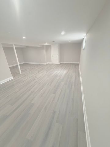 8926 S Paxton Avenue, Chicago, IL 60617