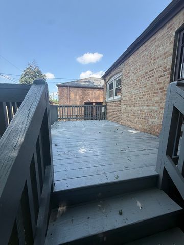 8926 S Paxton Avenue, Chicago, IL 60617
