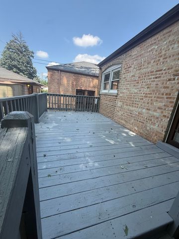 8926 S Paxton Avenue, Chicago, IL 60617