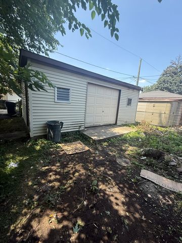 8926 S Paxton Avenue, Chicago, IL 60617