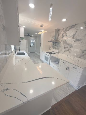 8926 S Paxton Avenue, Chicago, IL 60617