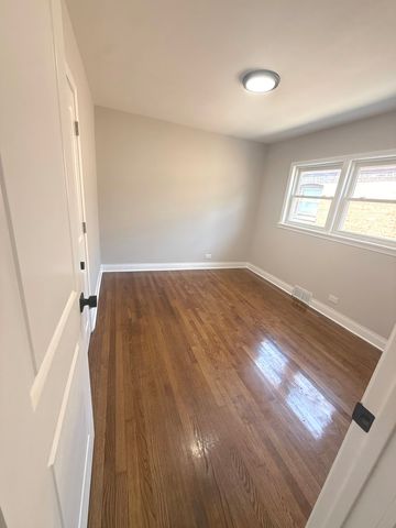 8926 S Paxton Avenue, Chicago, IL 60617