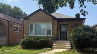 8926 S Paxton Avenue, Chicago, IL 60617