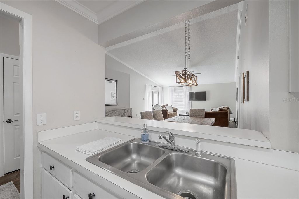 Image 16 of property listing at 8831 HAMPDEN DRIVE, Tampa, FL 33626