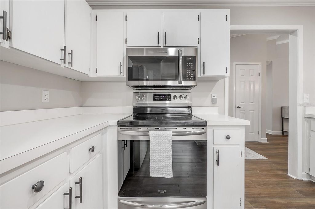 Image 17 of property listing at 8831 HAMPDEN DRIVE, Tampa, FL 33626