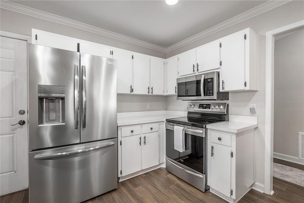 Image 18 of property listing at 8831 HAMPDEN DRIVE, Tampa, FL 33626