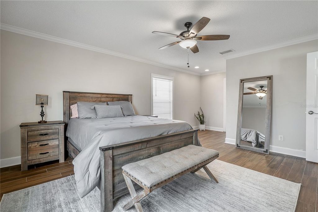 Image 25 of property listing at 8831 HAMPDEN DRIVE, Tampa, FL 33626