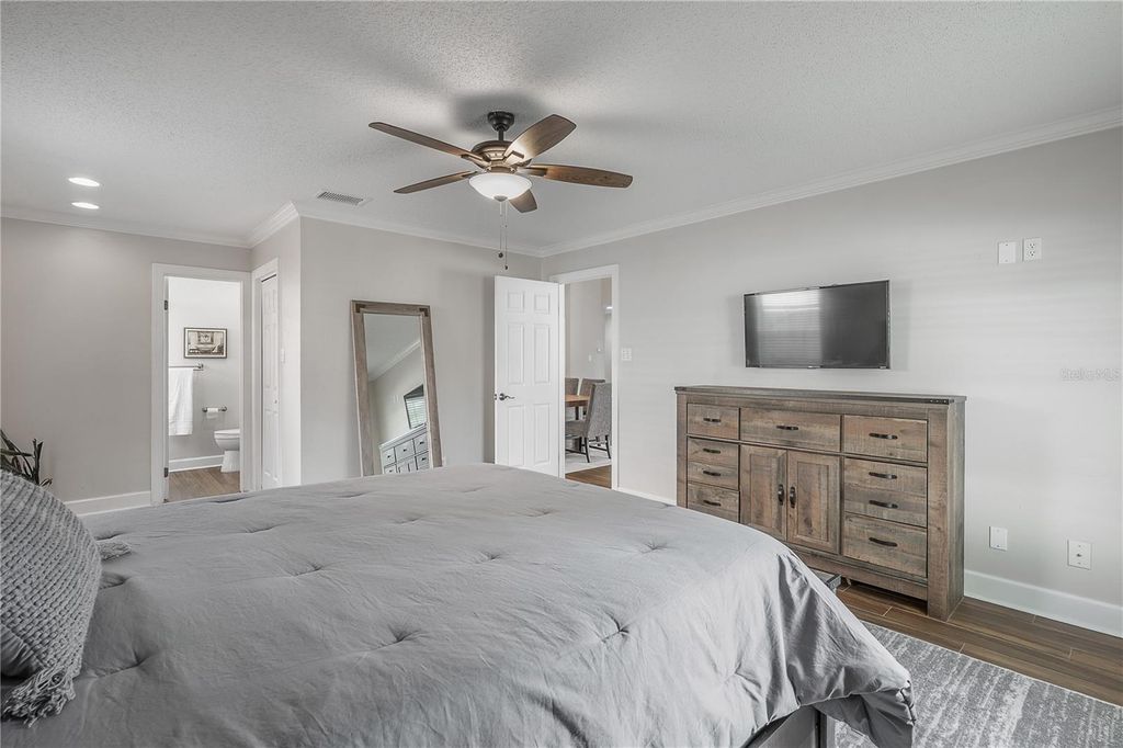 Image 26 of property listing at 8831 HAMPDEN DRIVE, Tampa, FL 33626