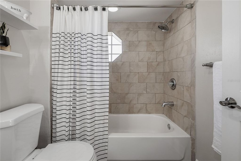 Image 38 of property listing at 8831 HAMPDEN DRIVE, Tampa, FL 33626