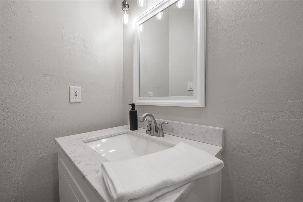 Image 39 of property listing at 8831 HAMPDEN DRIVE, Tampa, FL 33626