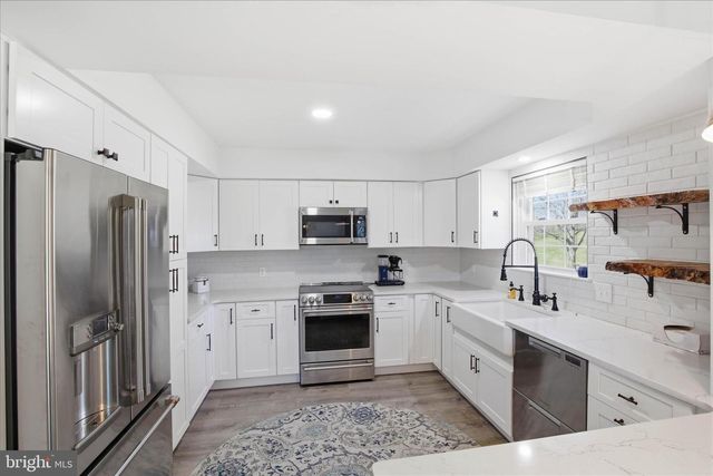 130 OAK KNOLL CIR, Millersville, PA 17551