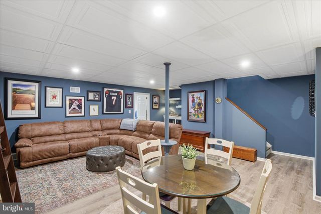 130 OAK KNOLL CIR, Millersville, PA 17551