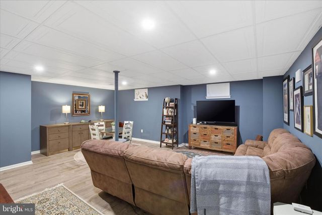 130 OAK KNOLL CIR, Millersville, PA 17551