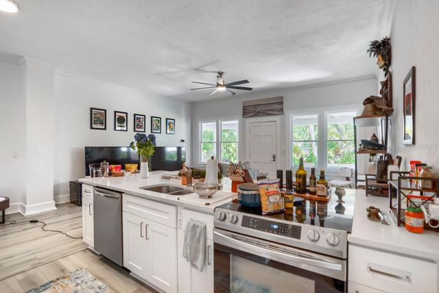 940 25TH STREET N, St Petersburg, FL 33713