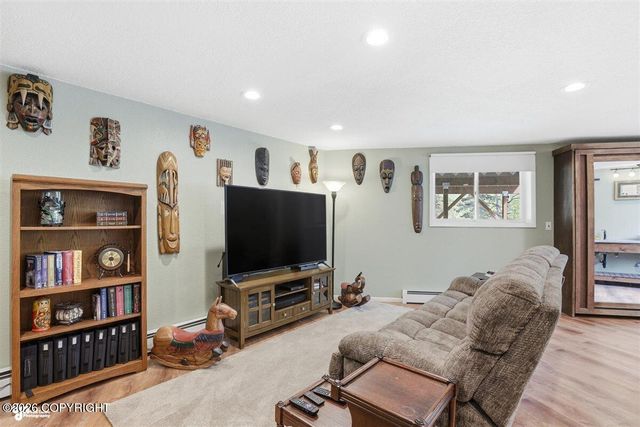 21818 Cloverleaf Road, Chugiak, AK 99567